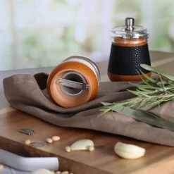 Moulin à Sel En Bois Effet Cuir Blanc -Maison Cuisine Rabais 200030 3 1 Moulin a sel en bois effet cuir blanc Ogo