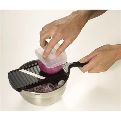 Kyocera Mandoline Réglable Avec Protège Doigts Noir 1 Kyocera Mandoline Réglable Avec Protège Doigts Noir