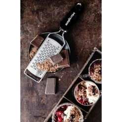 Microplane Râpe à Fromage Double Tranchant Gourmet Noir -Maison Cuisine Rabais 478013 3 1 Rape a fromage double tranchant Gourmet noir Microplane