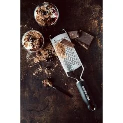 Microplane Râpe à Fromage Double Tranchant Gourmet Noir -Maison Cuisine Rabais 478013 4 1 Rape a fromage double tranchant Gourmet noir Microplane