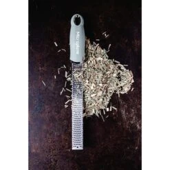 Microplane Zesteur Premium Classic Râpe Vert Sauge -Maison Cuisine Rabais 478030 2 1 Zesteur Premium Classic rape vert sauge Microplane