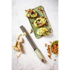 Microplane Zesteur Premium Classic Râpe Vert Sauge -Maison Cuisine Rabais 478030 3 1 Zesteur Premium Classic rape vert sauge Microplane