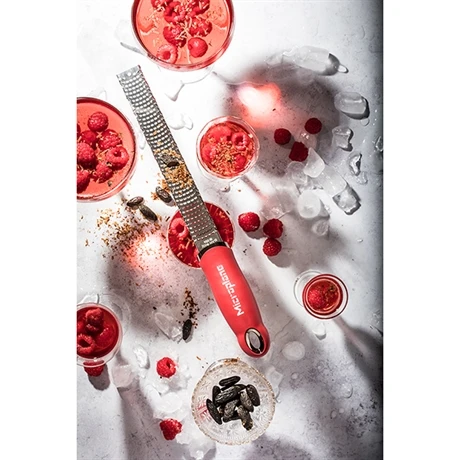 Microplane Zesteur Premium Classic Râpe Rouge Grenade 3 Microplane Zesteur Premium Classic Râpe Rouge Grenade – Image 3