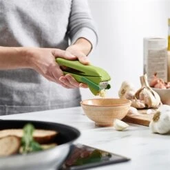 Joseph Joseph Presse-ail Lame D'essuie-glace CleanForce 7 Joseph Joseph Presse-ail Lame D'essuie-glace CleanForce -Maison Cuisine Rabais 606037 2 1 Presse ail lame d essuie glace CleanForce Joseph Joseph