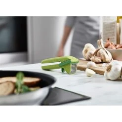 Joseph Joseph Presse-ail Lame D'essuie-glace CleanForce 8 Joseph Joseph Presse-ail Lame D'essuie-glace CleanForce -Maison Cuisine Rabais 606037 3 1 Presse ail lame d essuie glace CleanForce Joseph Joseph