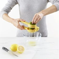 Joseph Joseph Presse-agrumes JuiceMax -Maison Cuisine Rabais 606038 4 1 Presse agrumes JuiceMax Joseph Joseph